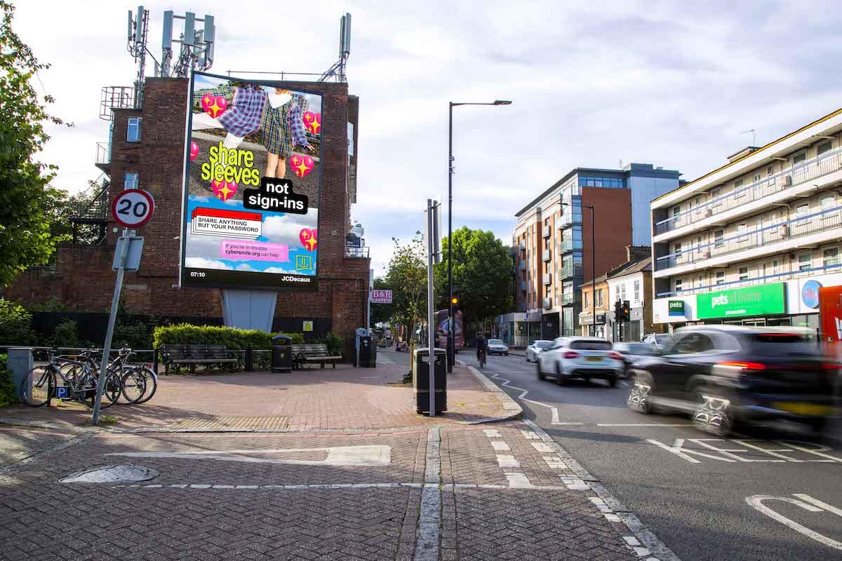 Sharezees Poster Digital Displays JCDecaux